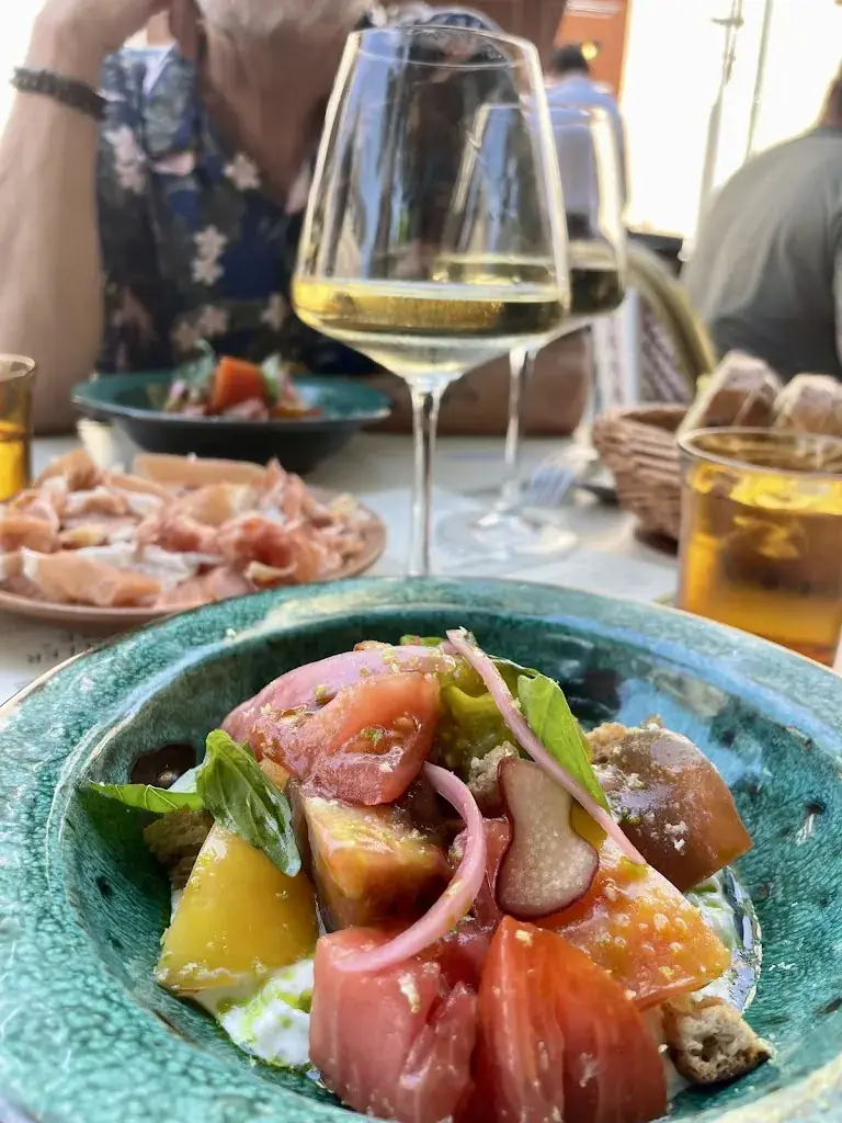 Florence Corbalan, la sommelière lyrique !_Tribu_Roquemaure_review