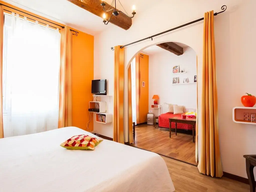 Logis Auberge de Tavel Restaurant in Tavel