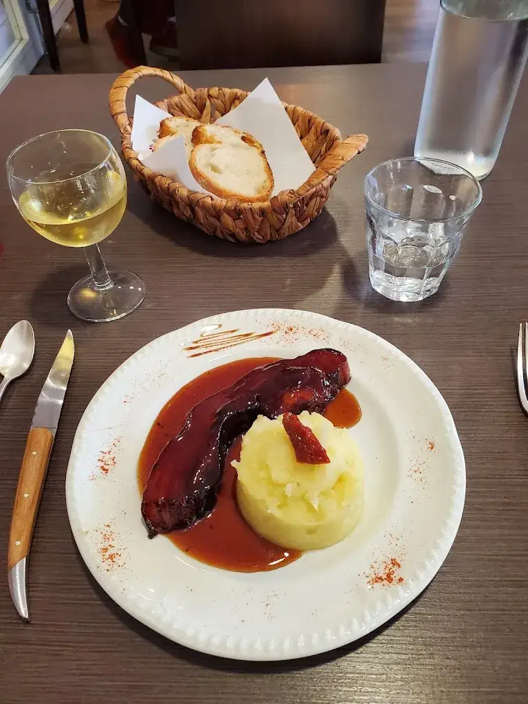 Geraldine McKenzie-Wilson_César et Léonie_Saint-André-de-Sangonis_review