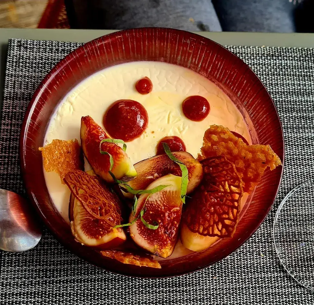 LES SAINS BONHEURS / restaurant / cave à vins / épicerie / fromagerie_Saint-Bauzille-de-Putois_slider_image_3