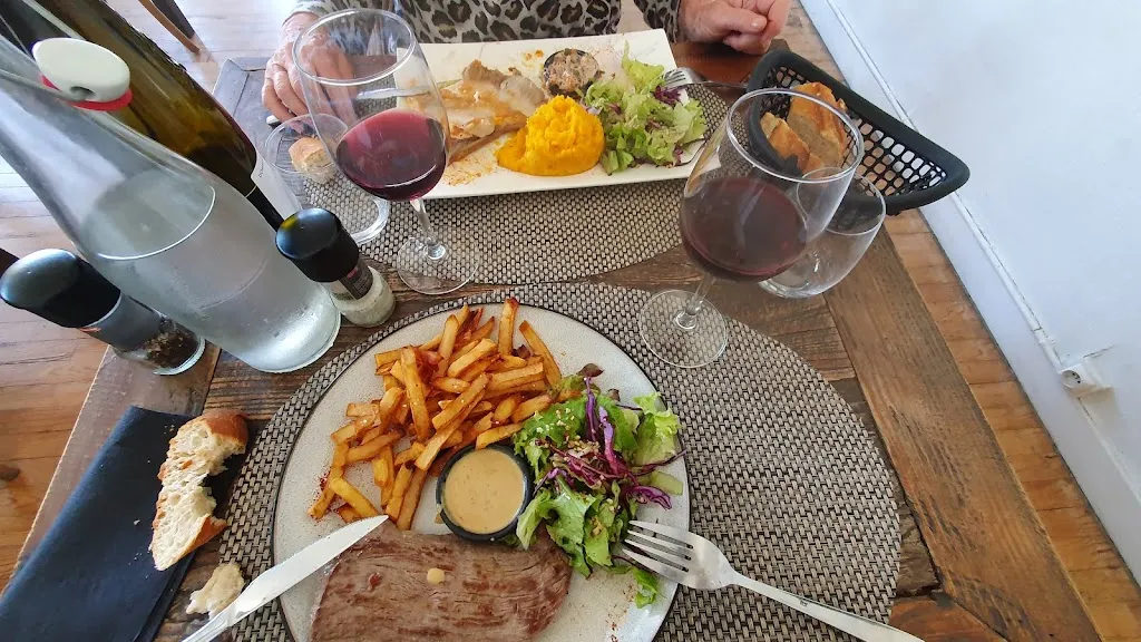 Le Hangar_17320_slider_image_2