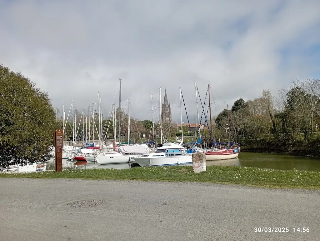 Le Hangar_17320_slider_image_3