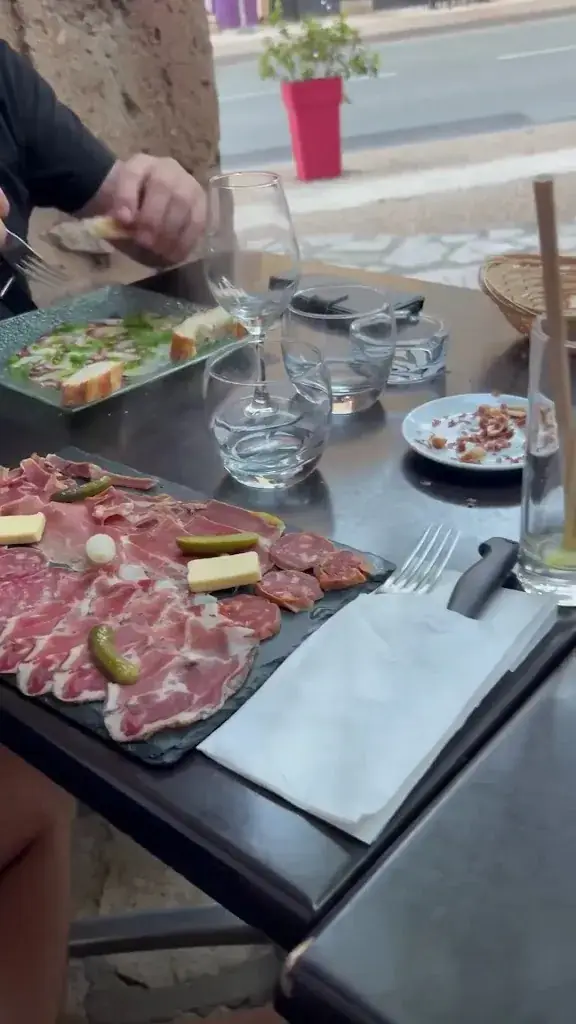 Le Village_Saint-Chinian_slider_image_2