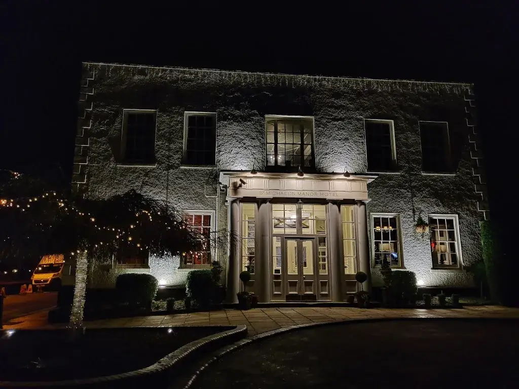 Lake Restaurant_Kingdom_slider_image_3