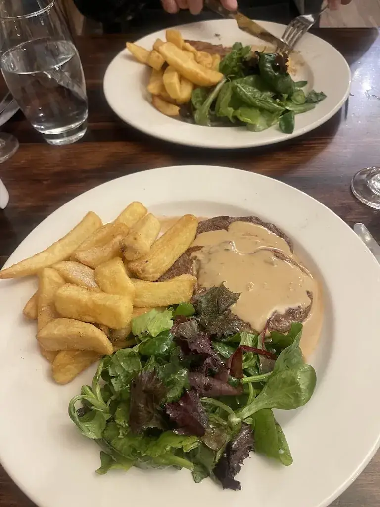 Yen Chow_Tudors at the White Hart Hotel_Kingdom_review