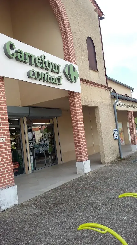 Carrefour Contact restaurant in Saint-Étienne-de-Tulmont