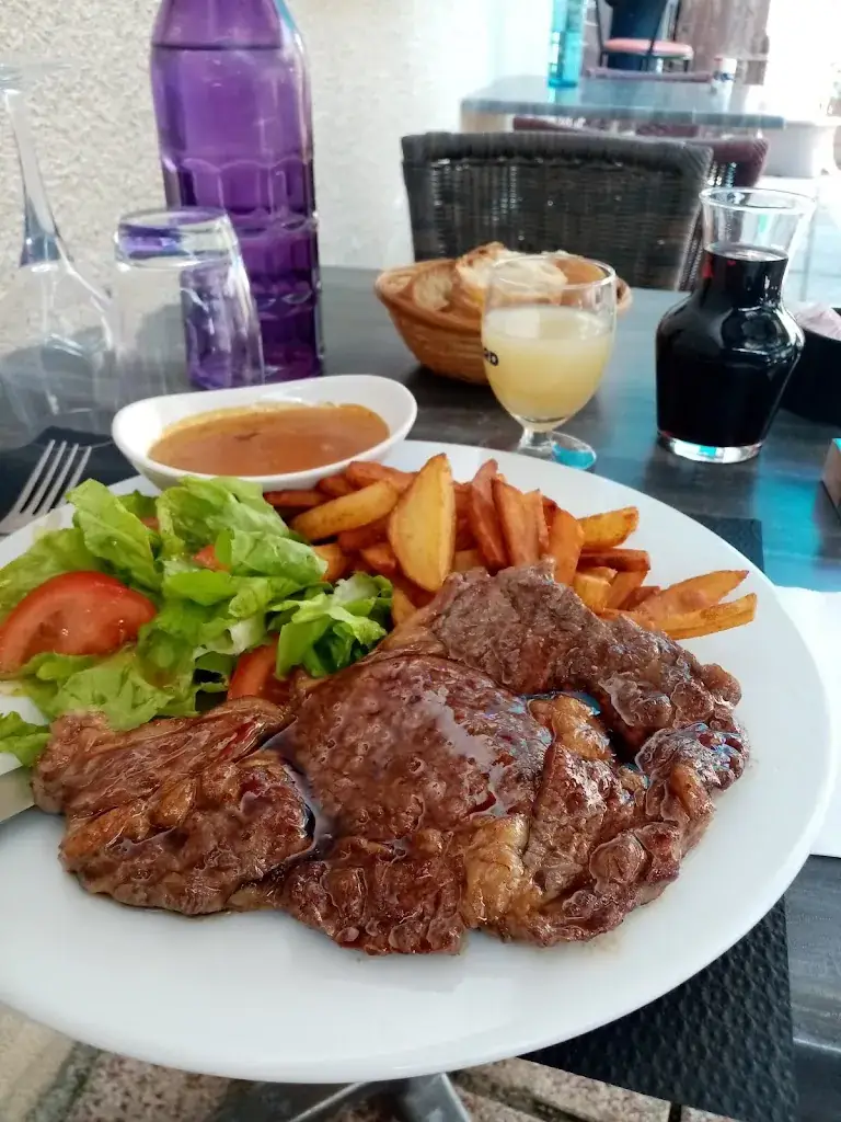 le bellevue restaurant in Saint-Geniès-Bellevue