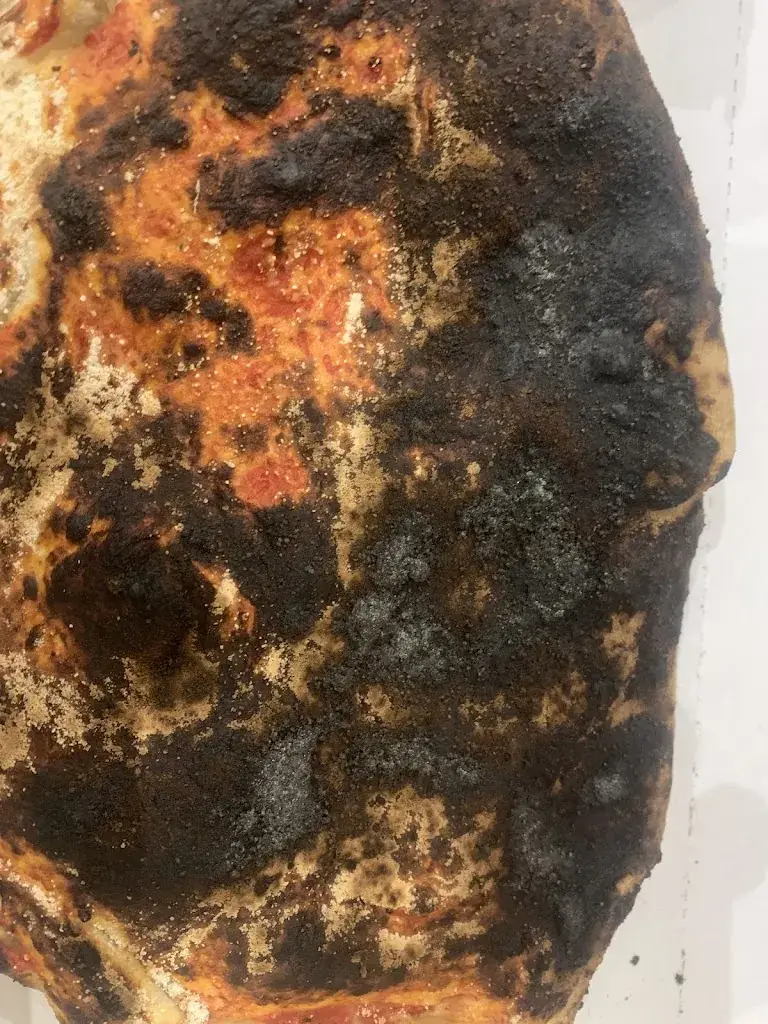 Sophie Merienne_LA PIZZAIOLA_Saint-Geniès-de-Comolas_recensione