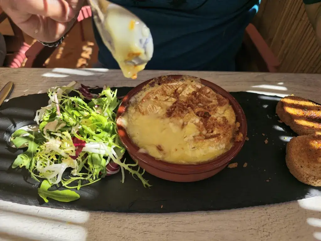 Damien_Chez Les Filles_Saint-Estève_review