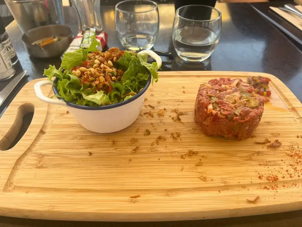 Ella Benouar-Sanchez_La Causerie_Saint-Estève_review