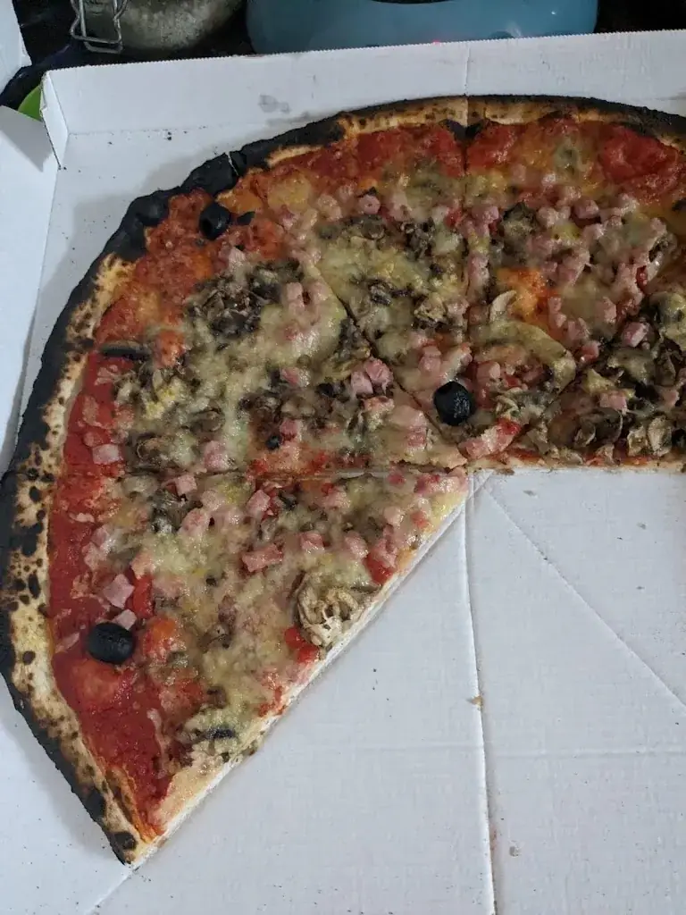 Magali Huc_Pizza Marco by Seb_Saint-Estève_review