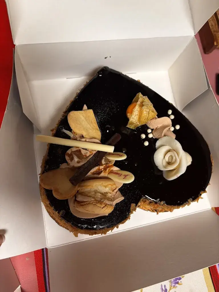 Manoue Ella_Les Pains du Soleil_Saint-Estève_review