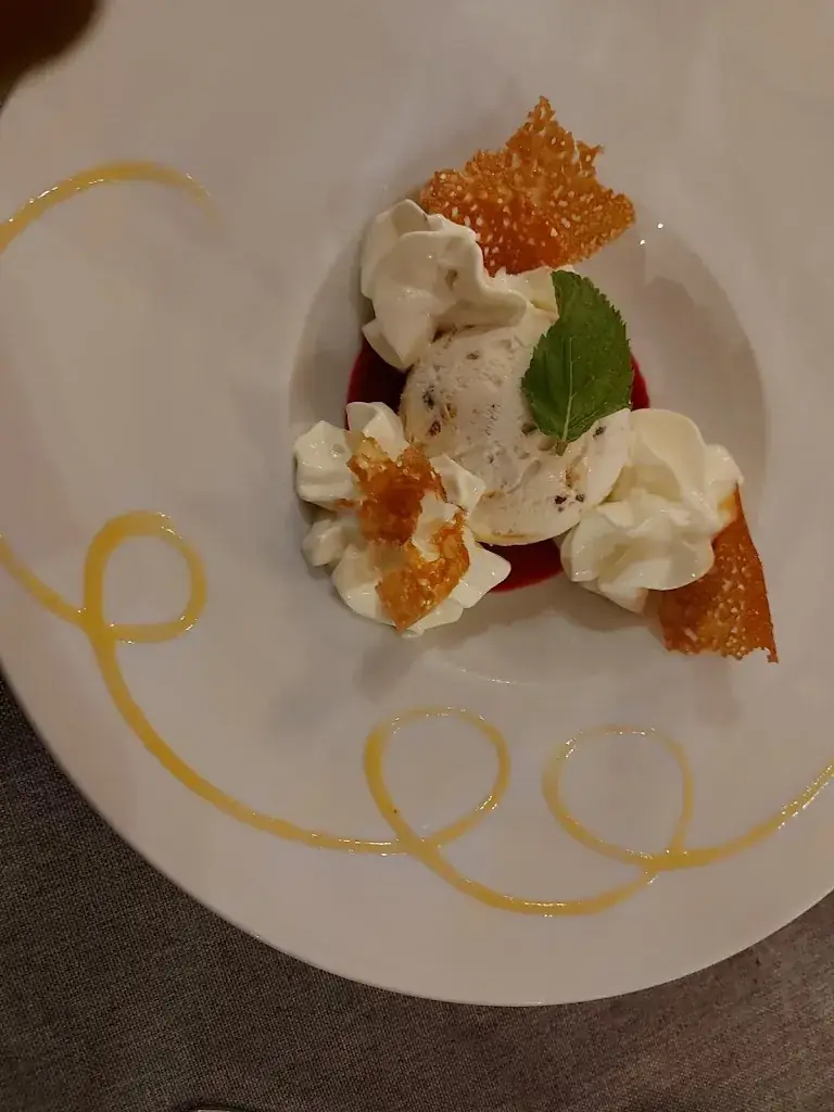 Ellah Chiminya_Hotel Le Lion d'Or_d'Aubrac_recensione