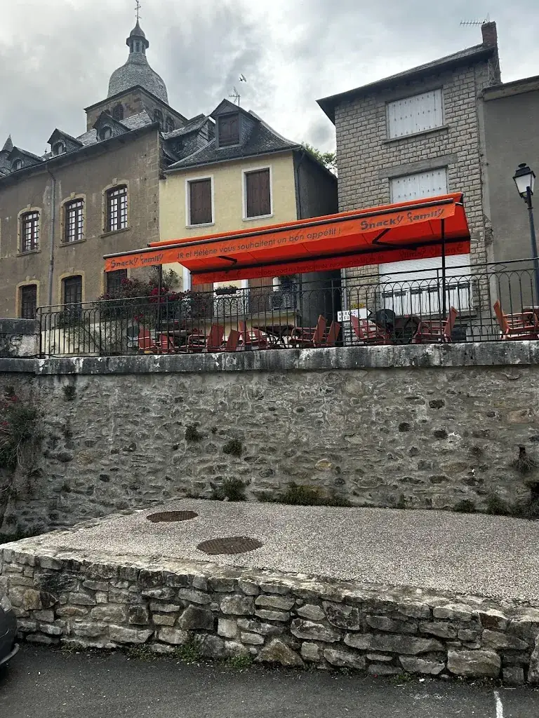 Ines Adjadj_Snacky family_d'Aubrac_review