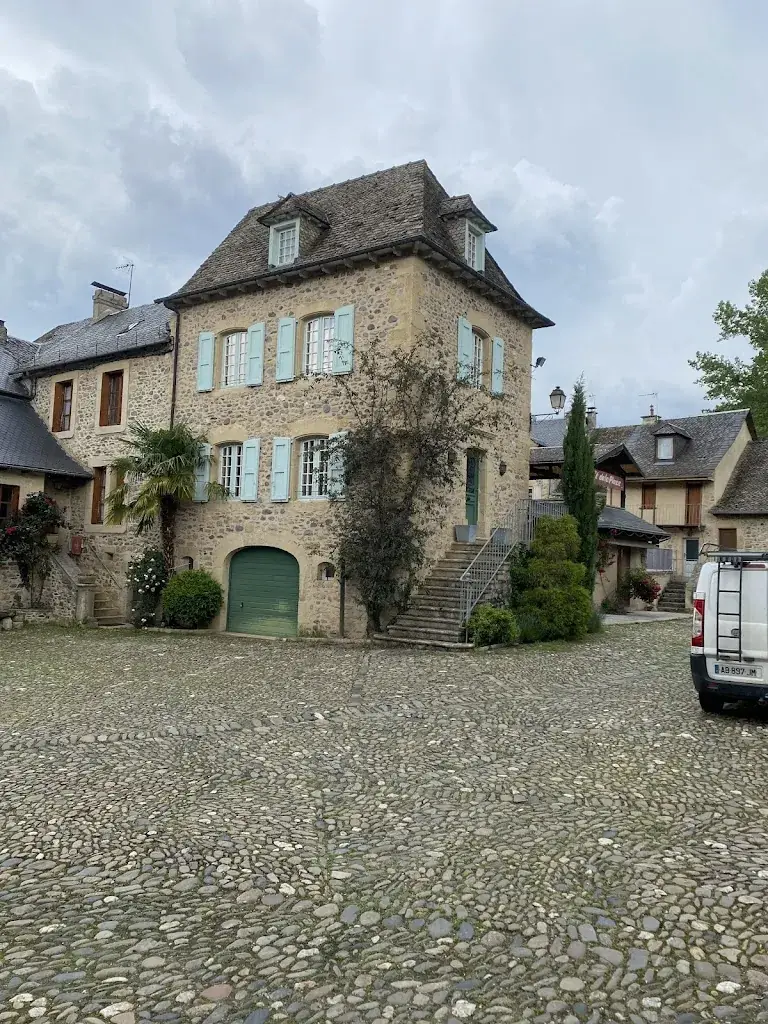 Guy Falkingham_Au Moulin Alexandre_Sainte-Eulalie-d'Olt_review