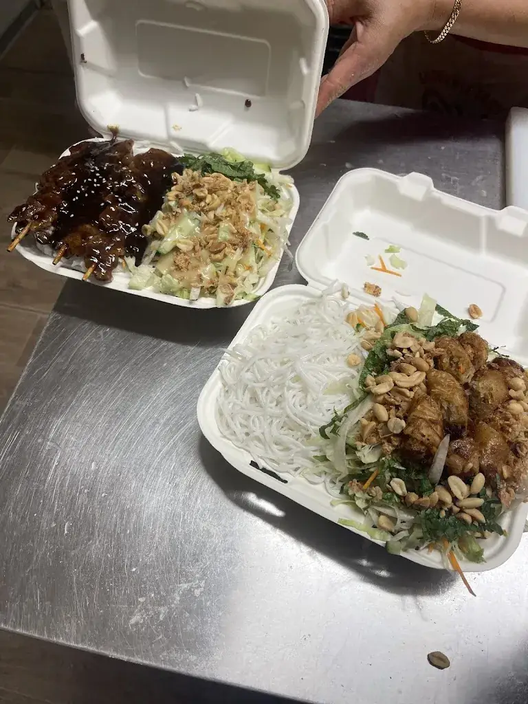 Timothée Lecoeuvre_SUSHI VIETASIA_Saint-Georges-de-Luzençon_review