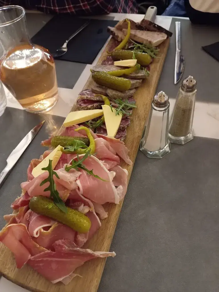 L'entre-pôtes restaurant in Saint-Gaudens