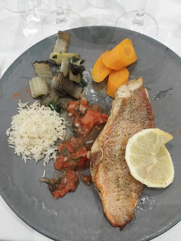 Violette Serres_Le Commerce_Saint-Gaudens_review