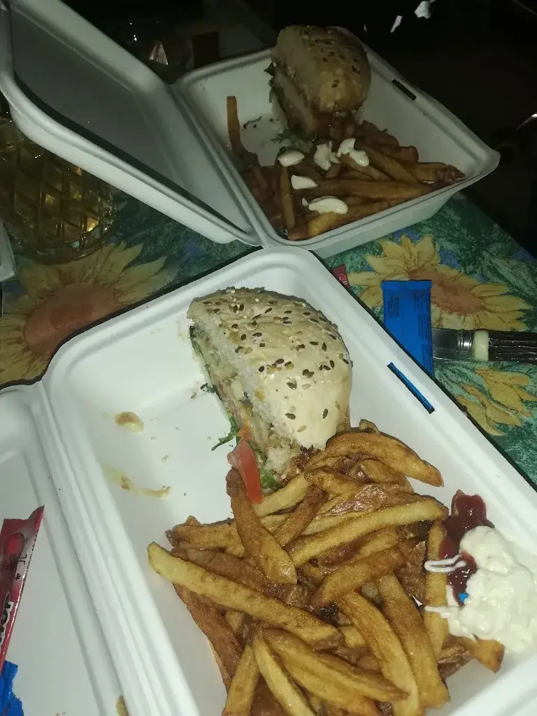 The French Burger_Saint-Gaudens_slider_image_3