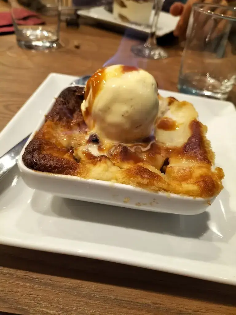 Floriane Avella_JIBE & L'OS_Saint-Hilaire-de-Brethmas_review