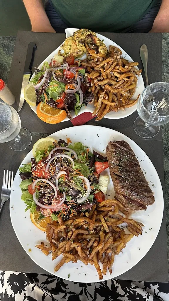 Yuliia Yemelianenko_Bar L'Arcadia Brasserie_Saint-Girons_review