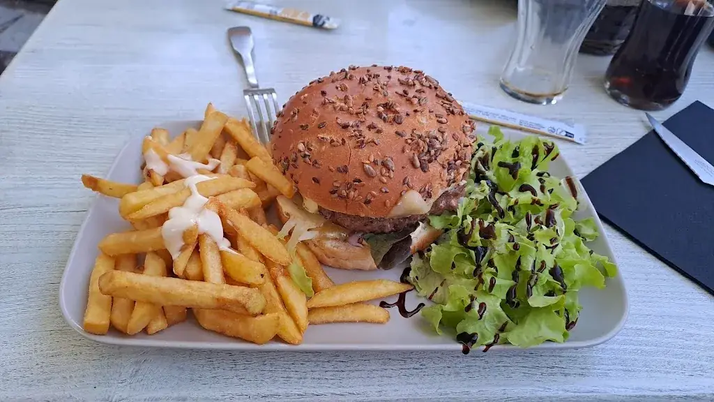 Hannes_Le 52_Maurs_review