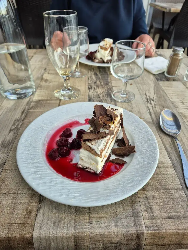 Restaurant Cruzel_Saint-Étienne-de-Maurs_slider_image_1