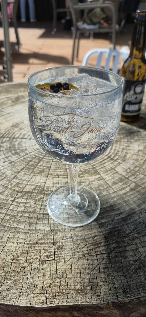 Anna Intzoglou_Terrasse du Saint Jean_Nyon_review