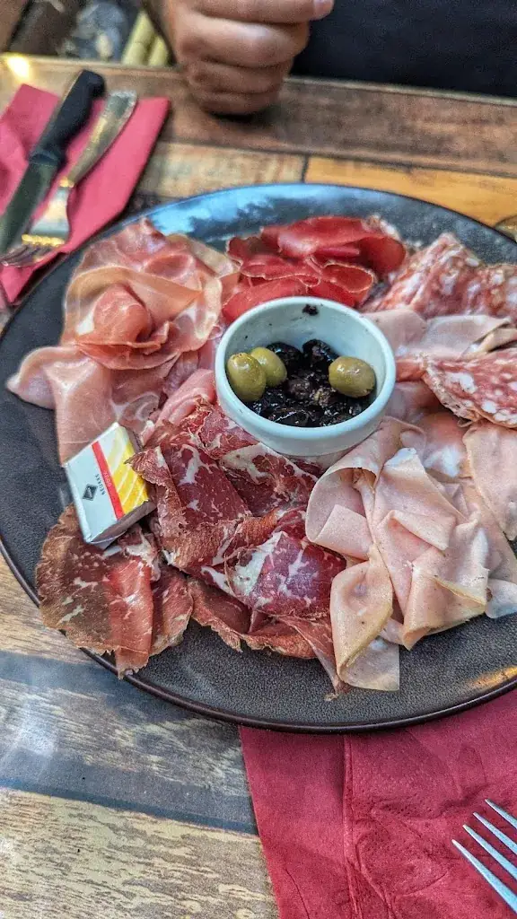 Edwige Descarpentries_Les Bellugues_Saint-Jean-du-Gard_review