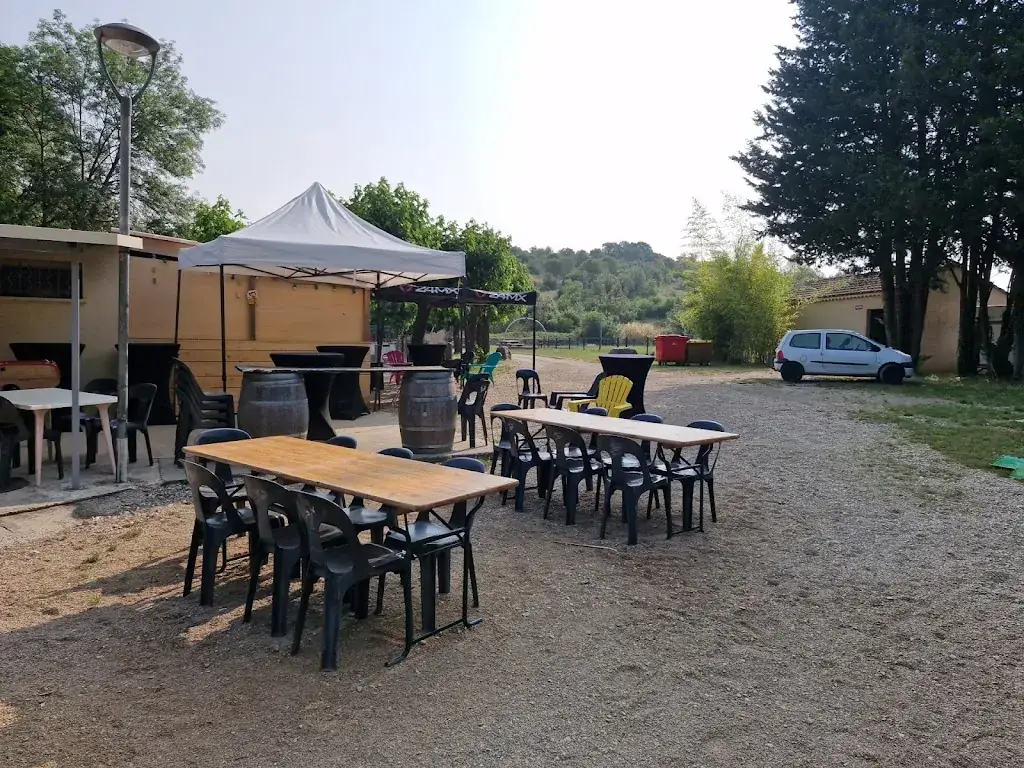 La guinguette du Carabiol restaurante en Saint-Julien-les-Rosiers