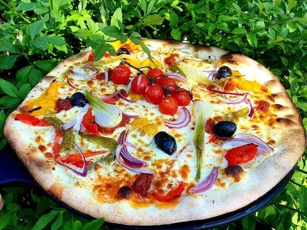 LA PIZZAIOLA TRE_Saint-Julien-de-Peyrolas_slider_image_2