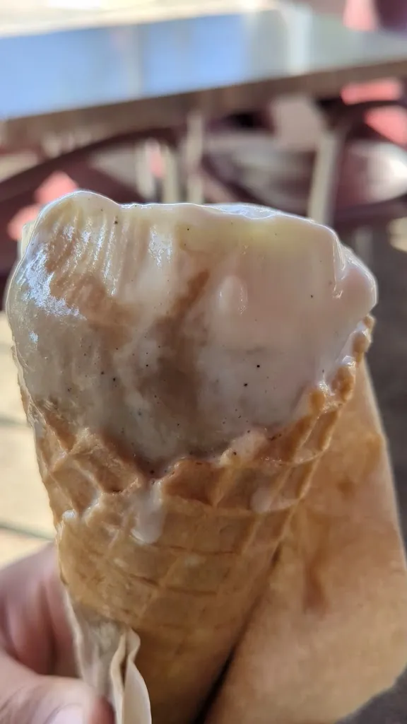 Przemyslaw Eryk Piotrowski_Le Belvédère_Aiguèze_review