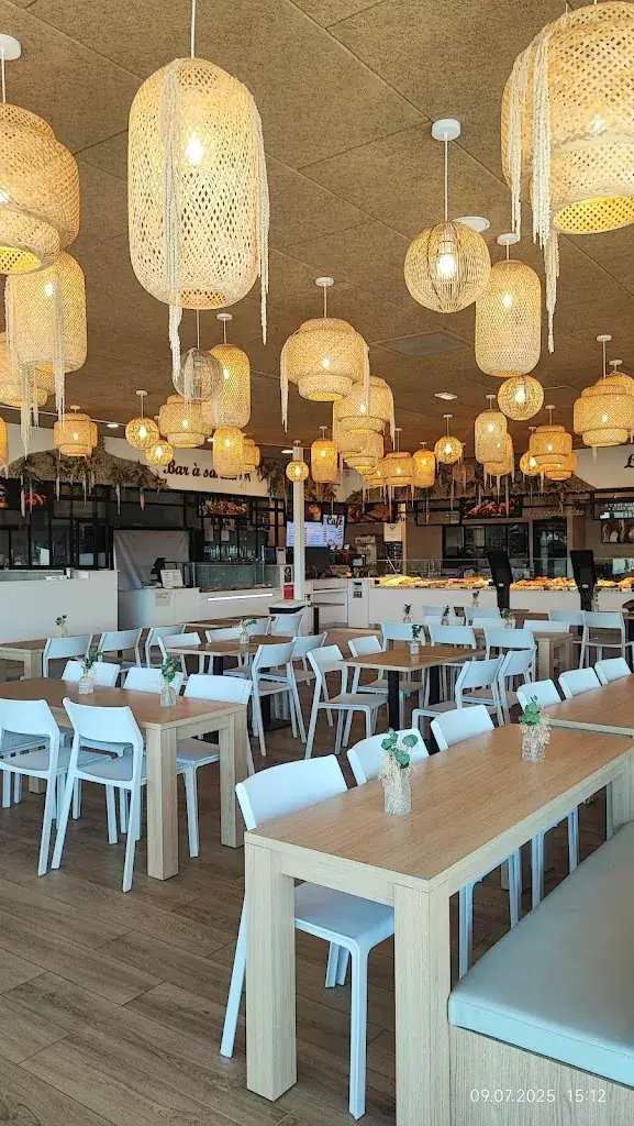 Elena Т_Les Halles des Gourmands_Saint-Laurent-de-la-Salanque_review