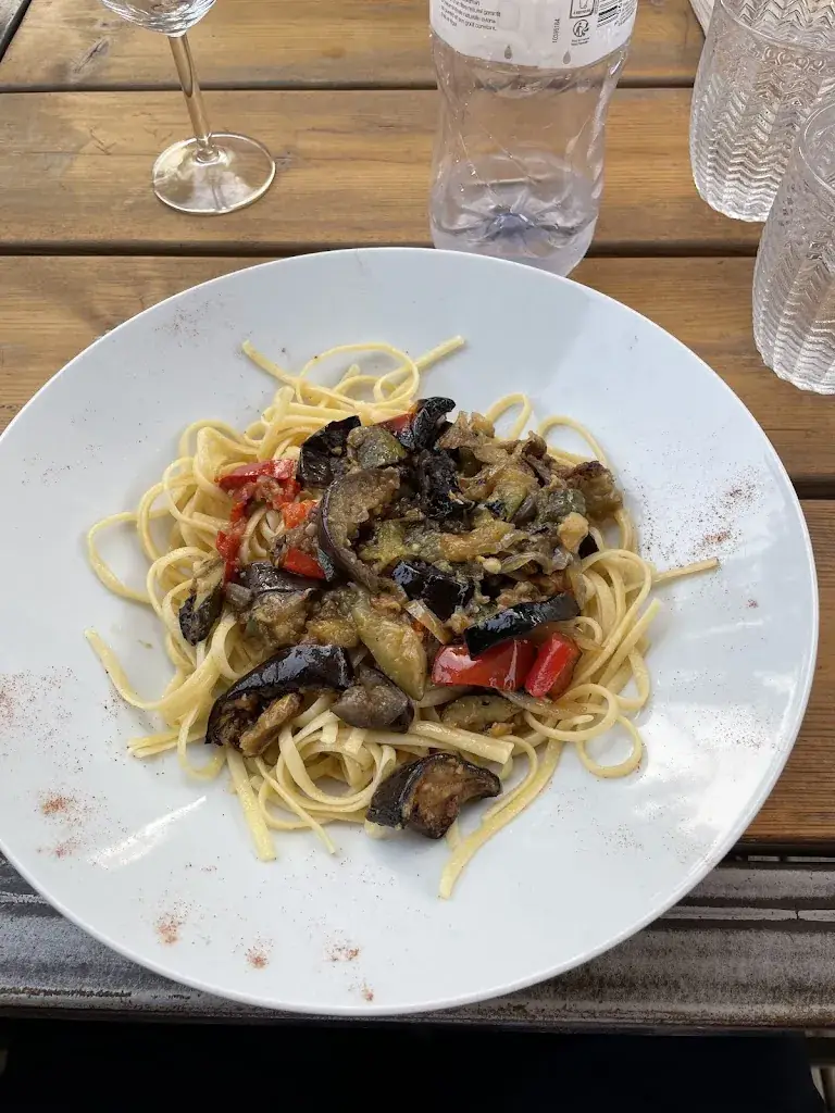 Tom Lane_Ô-VA-NA_Torreilles_review