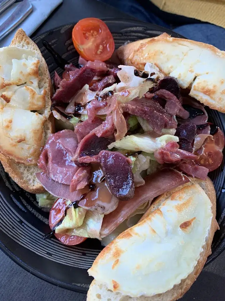 Toni Martinez_Le Commerce_Saint-Laurent-de-la-Salanque_review