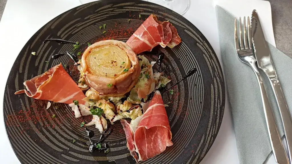 Le Commerce restaurant in Saint-Laurent-de-la-Salanque