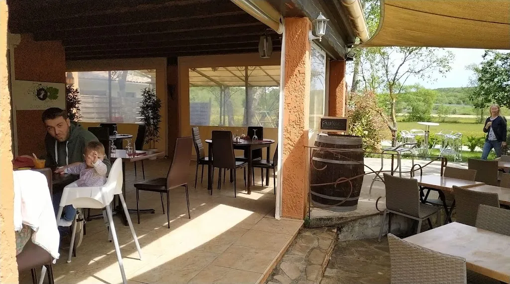 O Vent d'Ange restaurant in Saint-Martin-de-Londres