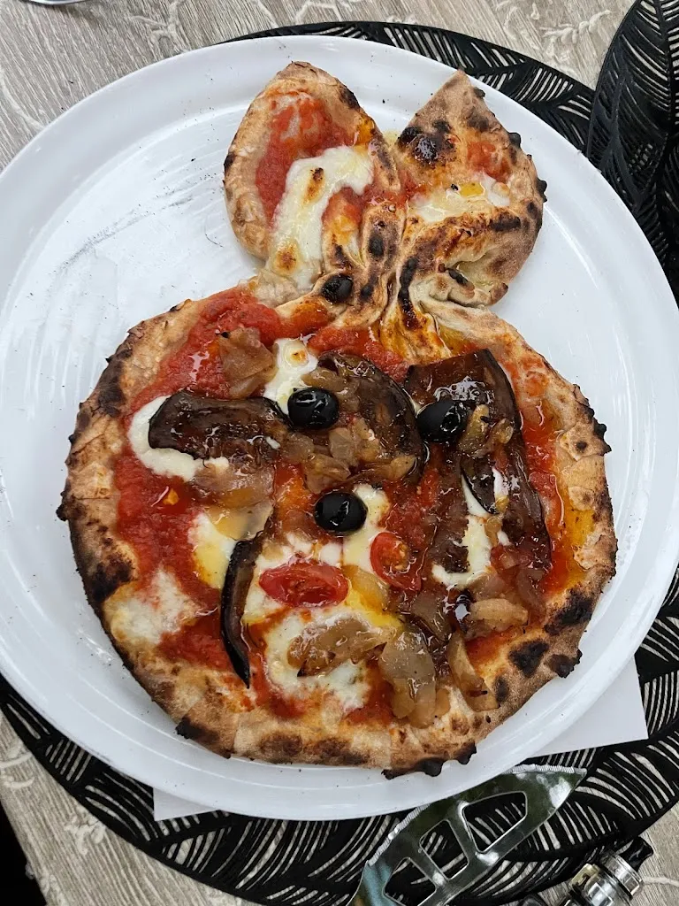 Rose Bouhaniche_Pizzeria chez nana_Saint-Martin-de-Londres_recensione