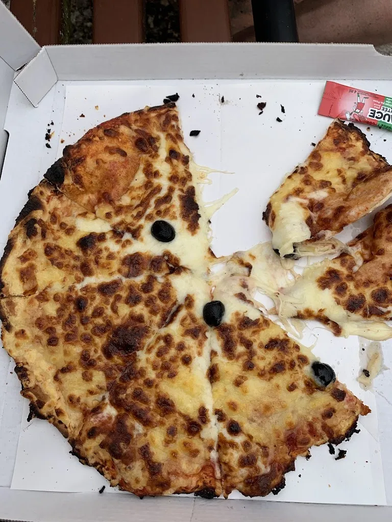 Julie ML_Fan 2 pizza à St Nauphary _Saint-Nauphary_review