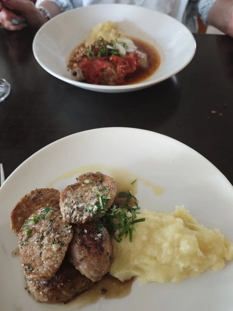 Joop Pol_Paulette & Risette_Saint-Nauphary_review