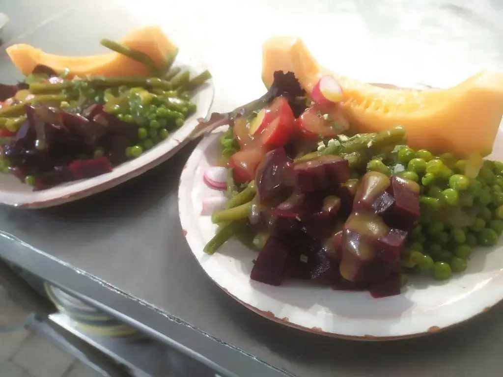 Boutique bistrot mon jardin, pas comme les autres.. Cuculles plage !_Saint-Jean-de-Cuculles_slider_image_2