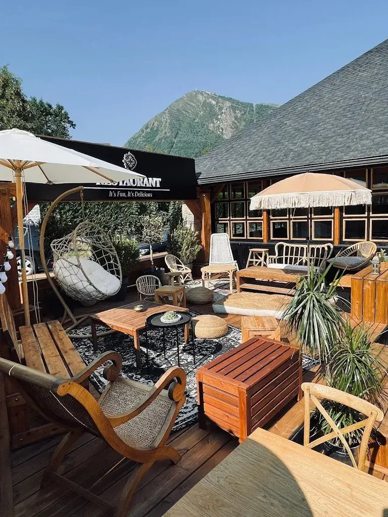 Restaurant böbby_Saint-Lary-Soulan_slider_image_1