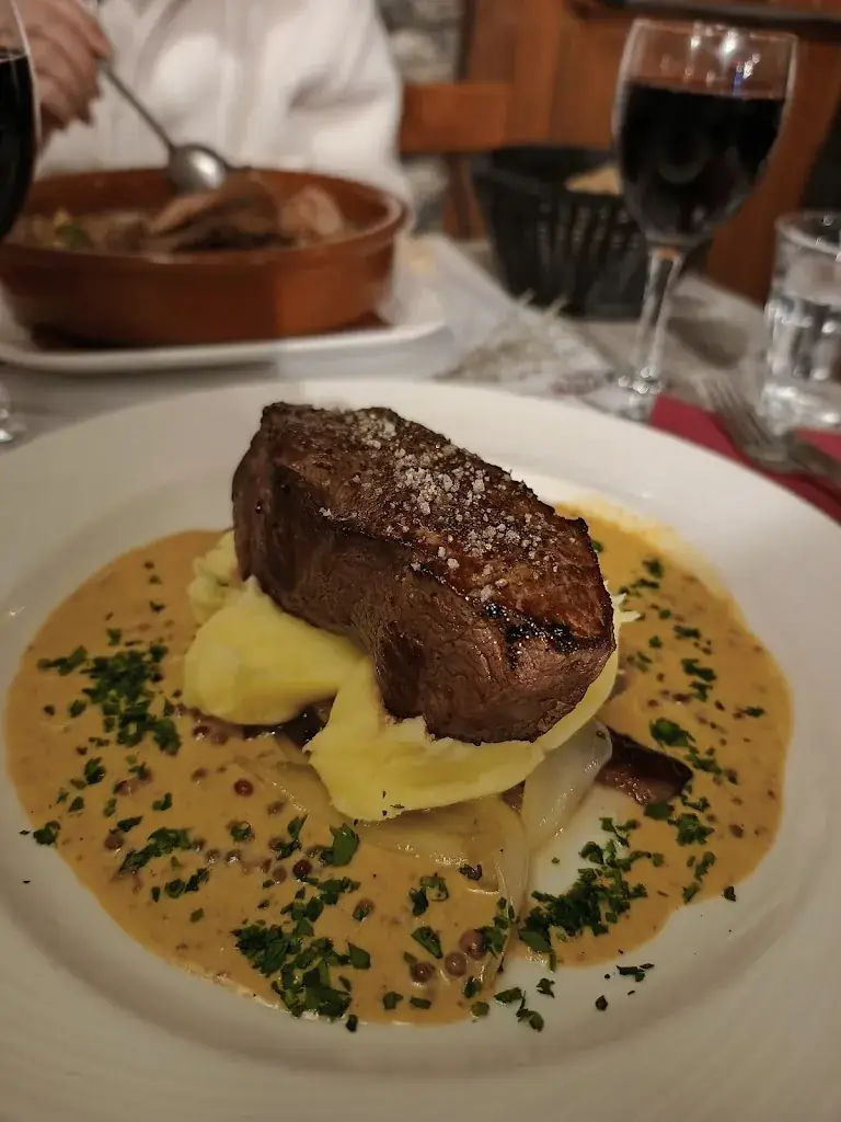 Luke Joyce_La Main à la Pâte_Saint-Lary-Soulan_review