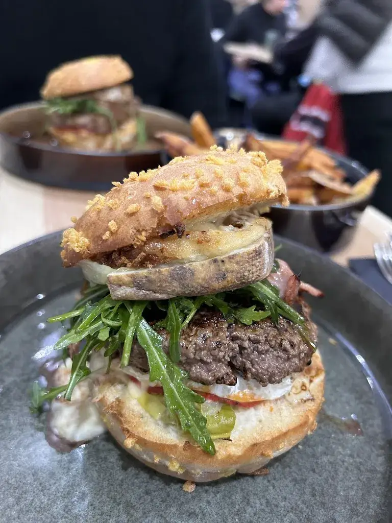 Iliana De la Torre García_L atelier du burger_Saint-Lary-Soulan_review