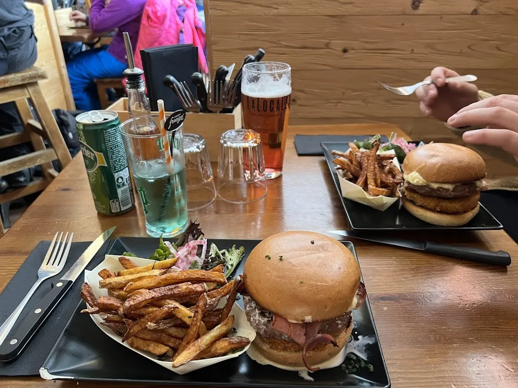 Valentine Louin_Top Ski Bar_Saint-Lary-Soulan_review