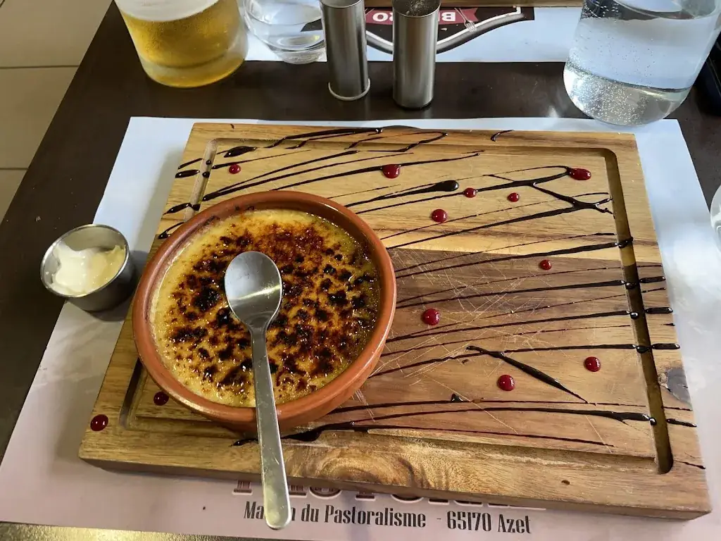 Lina Maria Perdomo_Le Bistro pastoral_Azet_review