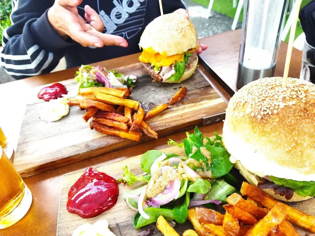 Miguel Lp Castanier_Hors piste_Vielle-Aure_review