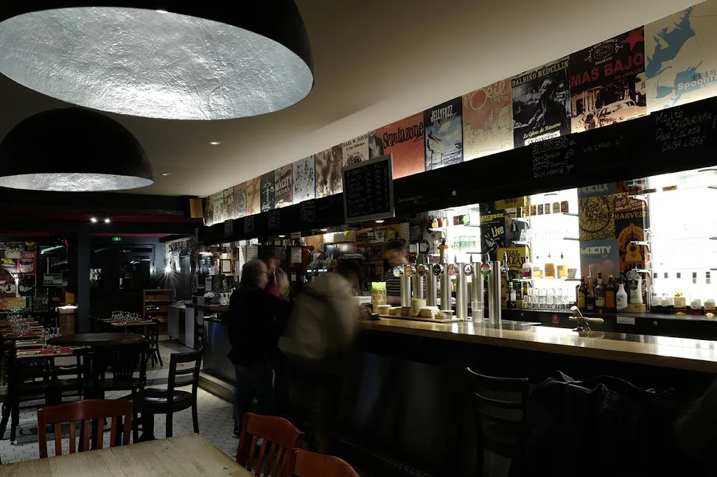 Café Concert le Centre Saint Nazaire restaurant in Saint-Nazaire