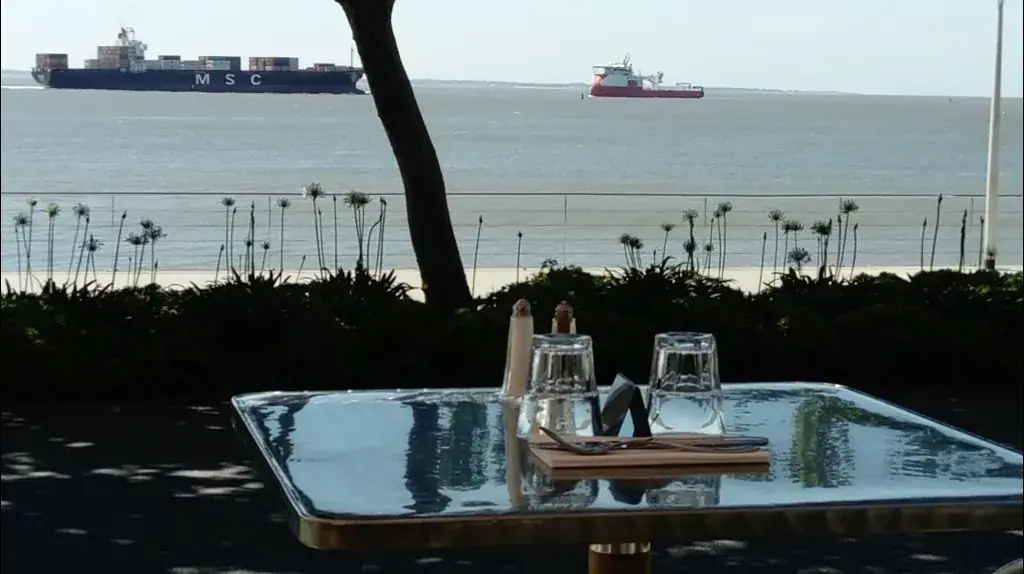 Le Transat Saint Nazaire restaurant in Saint-Nazaire