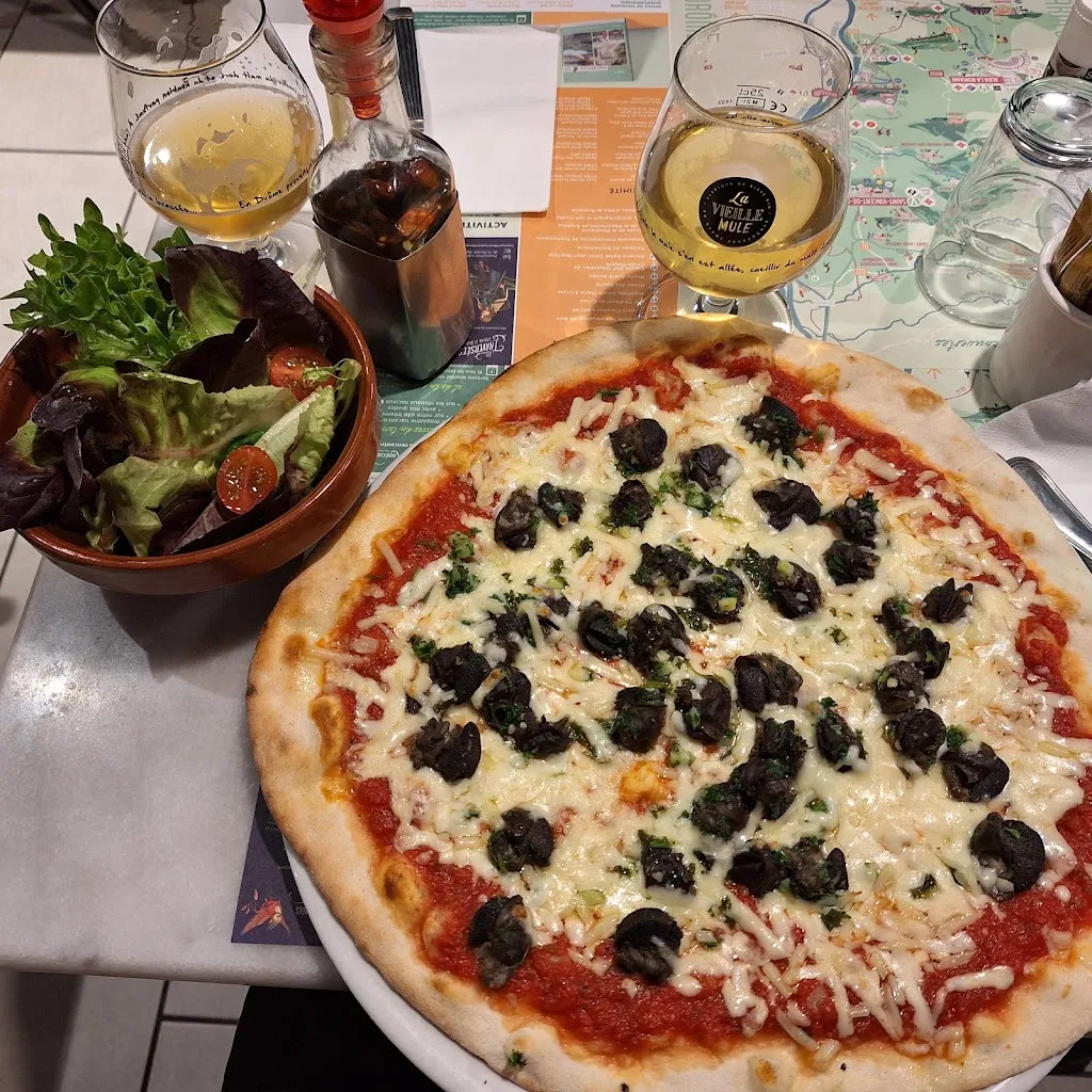 CHEZ GOUSSE D'AIL_Rochemaure_slider_image_1